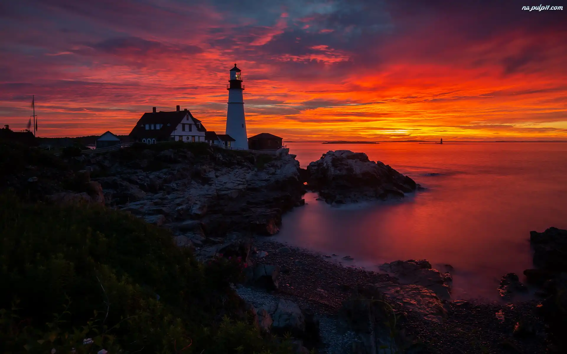 Skały, Zatoka Casco, Cape Elizabeth, Stan Maine, Stany Zjednoczone, Wschód słońca, Latarnia morska Portland Head Light, Morze