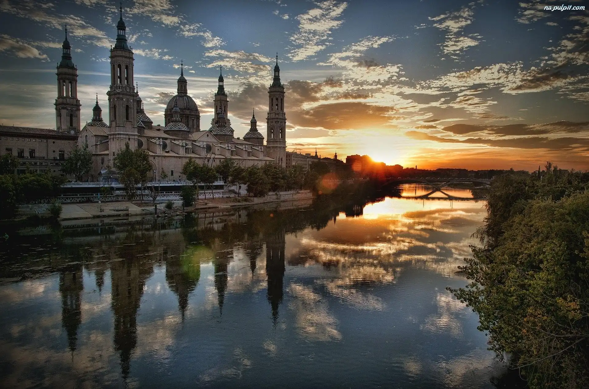 Zachód Słońca, Kościół, Saragossa, Hiszpania, Rzeka